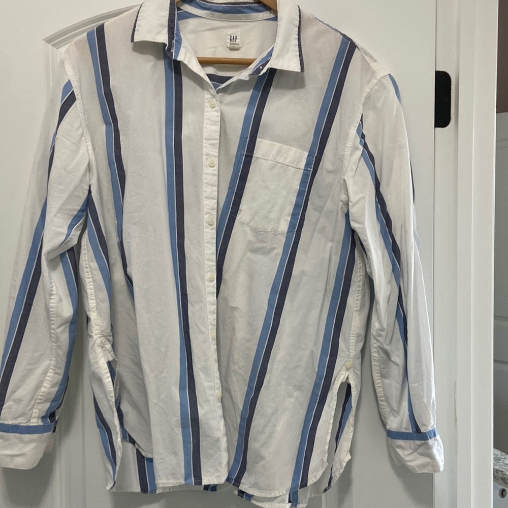 GAP Ladies large long sleeve shirt